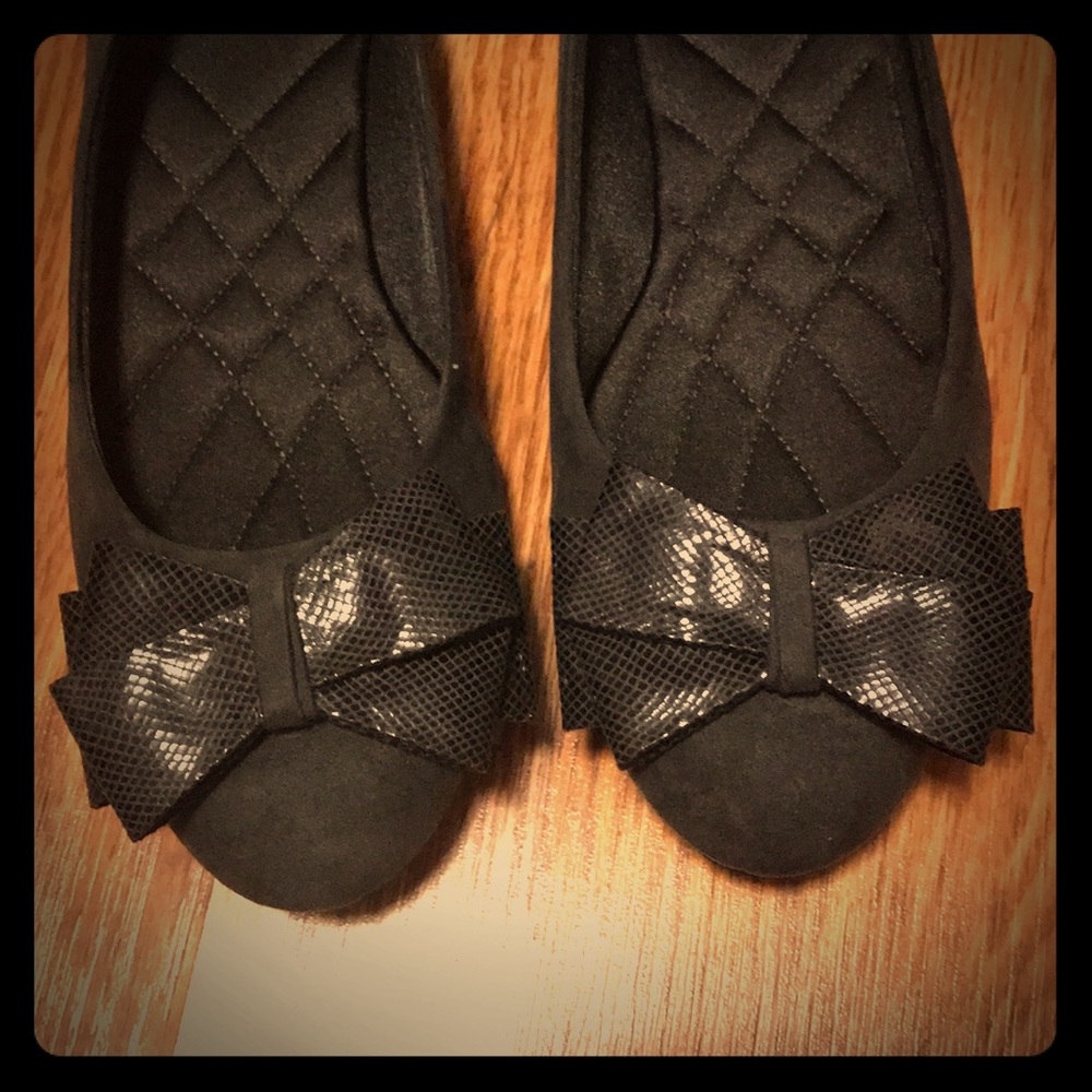 Bow suede Gray flats.